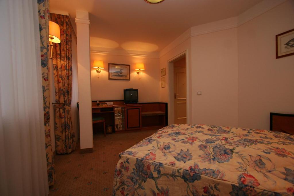 Park Hotel Am Schloss Ettringen (Rhineland-Palatinate) Quarto foto